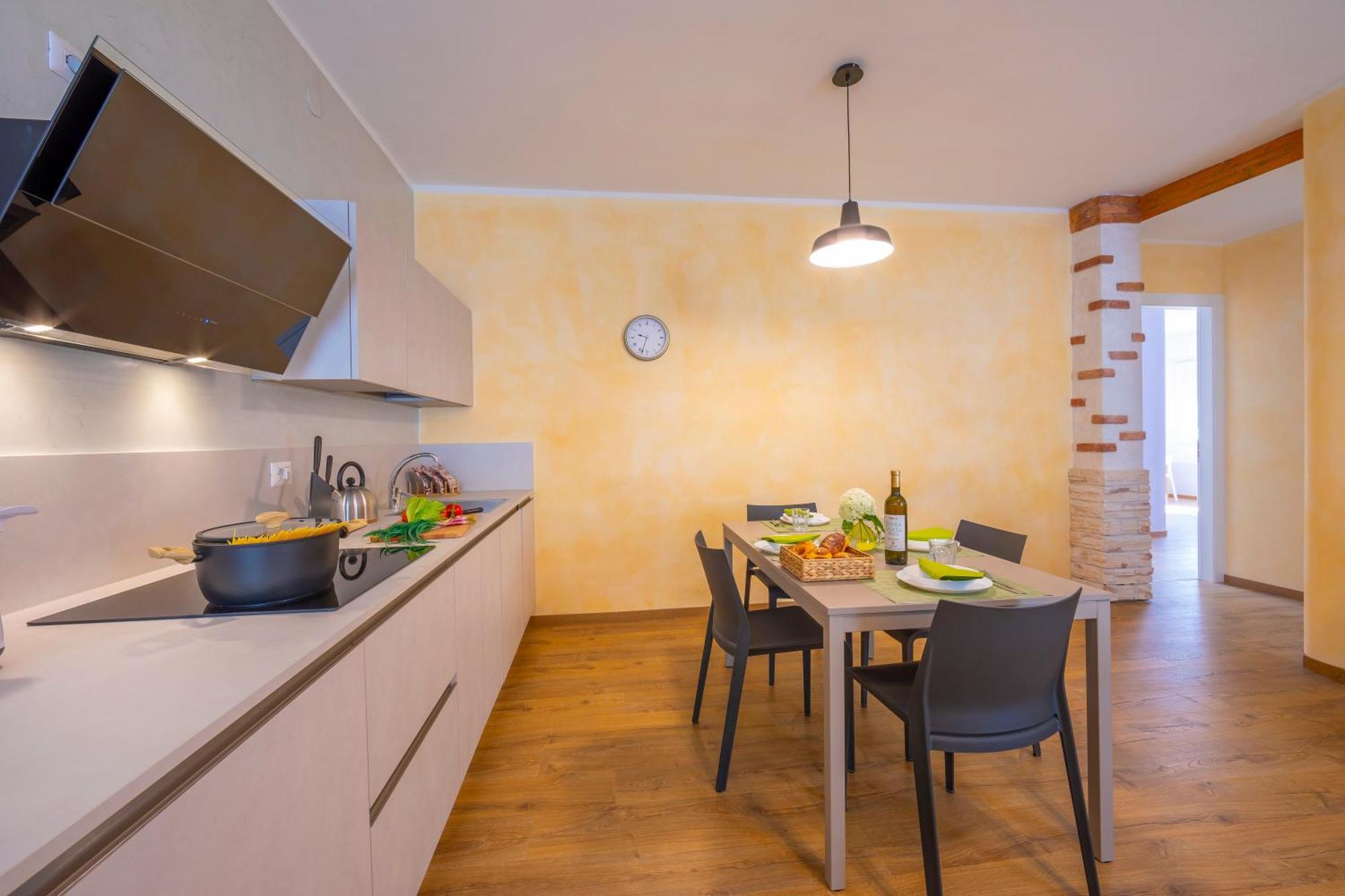 Appartamento Bianca Gemma - Happy Rentals Рива дел Гарда Екстериор снимка